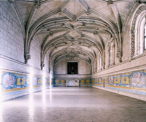 Courtesy Sonnabend Gallery. Mosteiro dos Jeronimos Lisboa I, 2005. C-print, 120 x 132 cm, CH-400