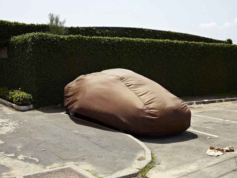 "Voiture #1, Attoban, Cocody, Abidjan, 2014". François-Xavier Gbré © 2015/Courtesy of the artist and Galerie Cécile Fakhoury, Abidjan.