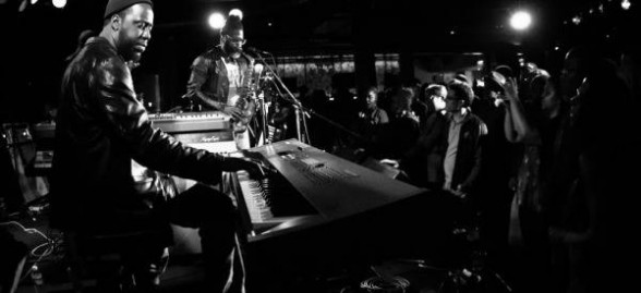 Robert Glasper performing