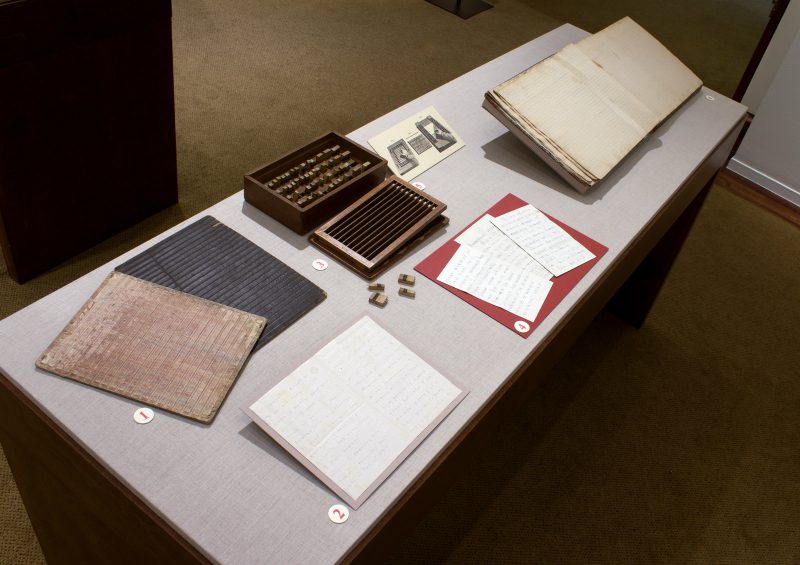 installation view vitrine common touch the library company of philadelphia