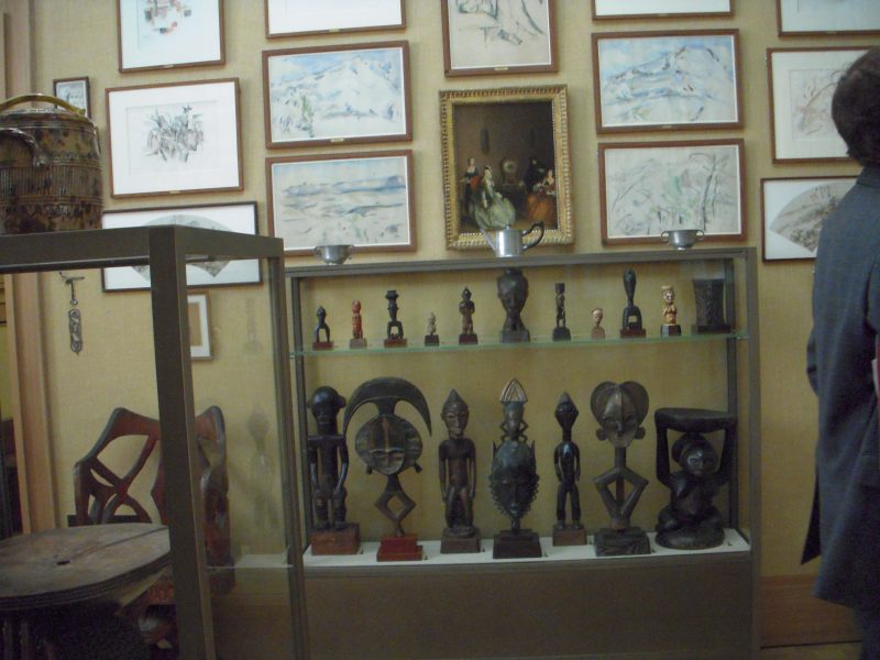 Barnes Foundation room with African artifacts