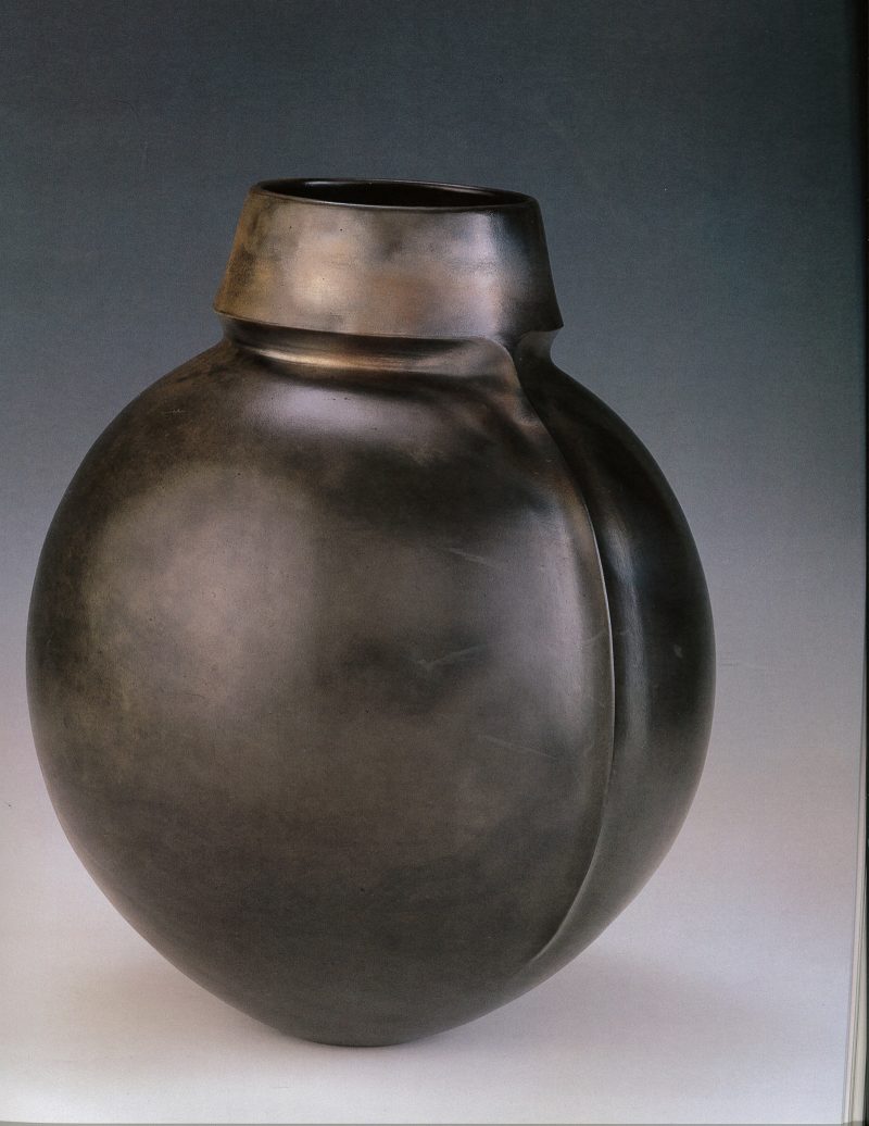 Magdalene Odundo vessel, 1983.