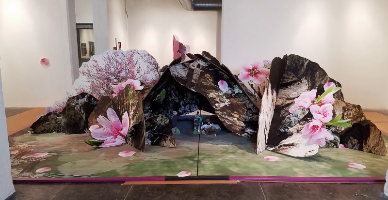 "Tao Hua Yuan Ji", the world's largest pop-up book open.