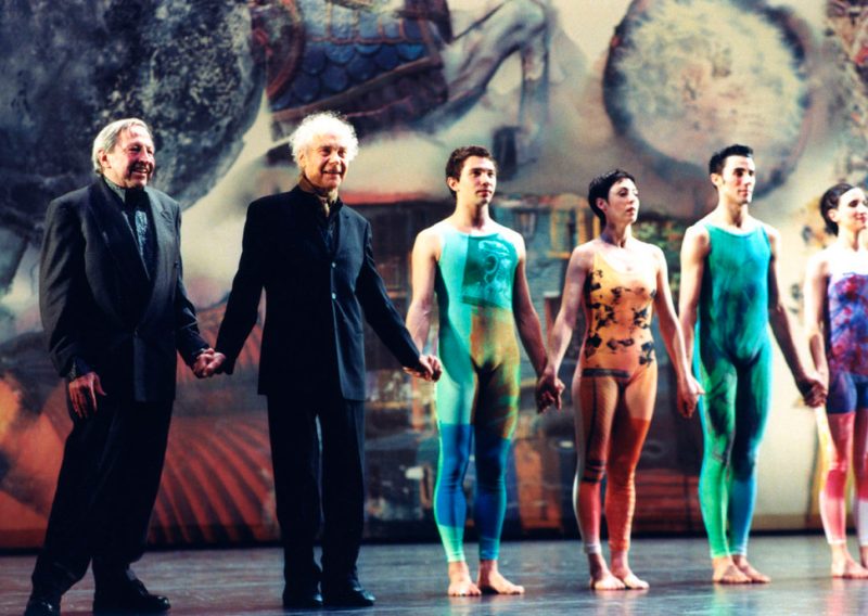 Robert Rauschenberg with Merce Cunningham and members of the Merce Cunningham Dance Company. The Eisenhower Theater, John F. Kennedy Center, Washington DC, 2000. (Robert Rauschenberg Foundation” when discussing the Artistic Innovation and Collaboration Program.) (via ArtfixDaily.com)