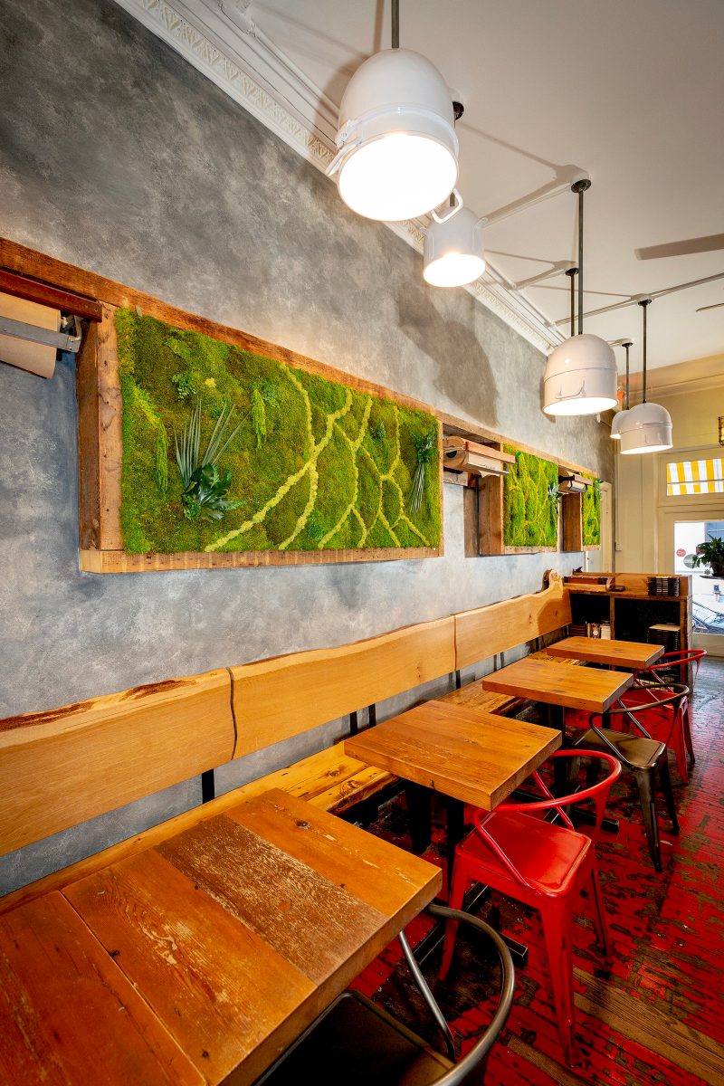 Installation of moss panels in the Rittenhouse restaurant PS&Co.