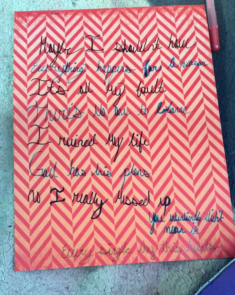 Keisy's poem written on red and white zigzag paper