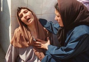 Hocine Zaourar. Massacre à Bentalha, September 23, 1997. World Press Photo Award of the Year 1997 © AFP/Hocine Zaourar.