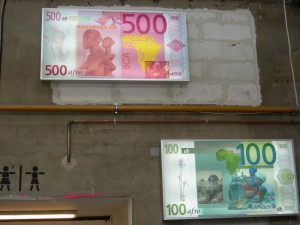 Traffic Jam: Pascale Marthine Tayou at Gare Saint Sauveur, Lille 3 DSCN2830