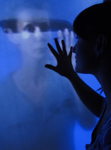 Lynette Wallworth at the Sydney Festival 2 Lynette Wallworth, Invisible by Night, 2004. Photo by Colin Davison. Courtesy of Sydney Festival, National Glass Centre and the artist.