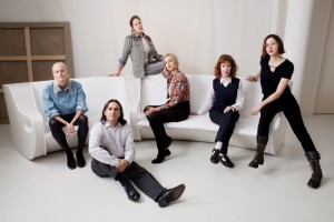 Manifesto. From left to right: Olympia Scarry, Antoine Guerrero, Lola Montes Schnabel, Elisabeth von Thurn und Taxis, Ena Swansea, Ellen Berkenblit. © Sasha Arutyunova. 