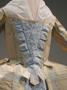 paper dress gingham1