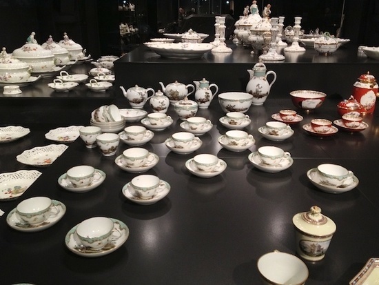 Display of tableware, photo: Arts Holland