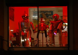 Sun King gallery with robots by Danny Vazquez and paintings by Eric Abaka